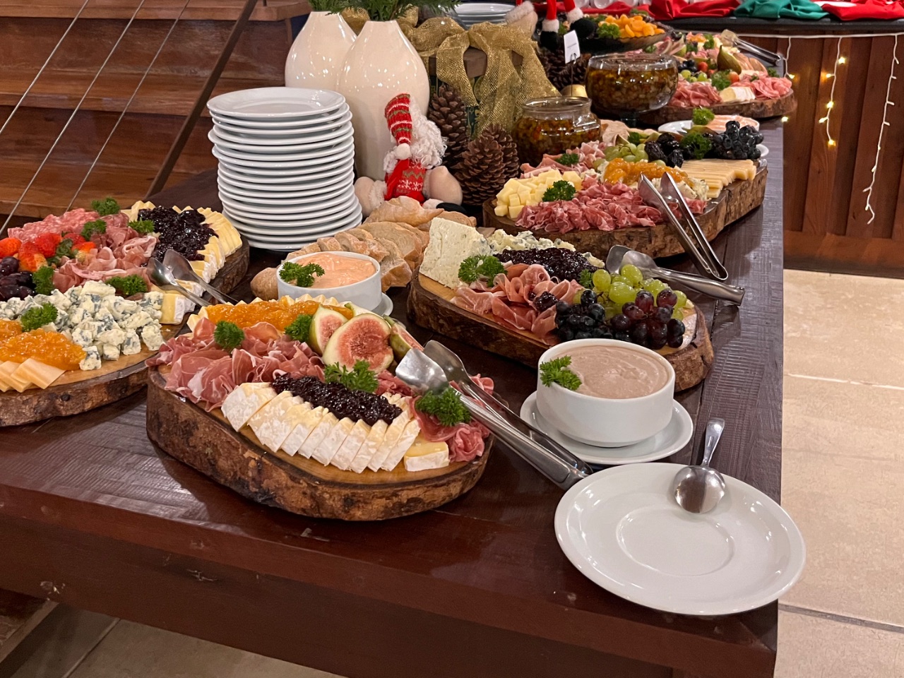 Mesa de antepastos natalina