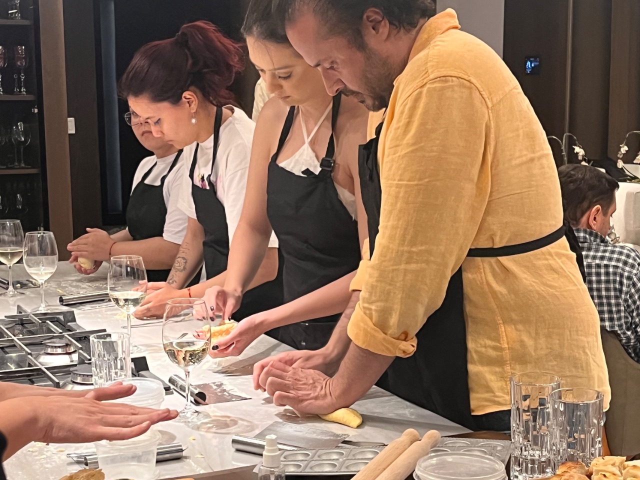 Experiência gastronômica italiana, na qual os convidados fazem parte da preparação de massas frescas artesanais