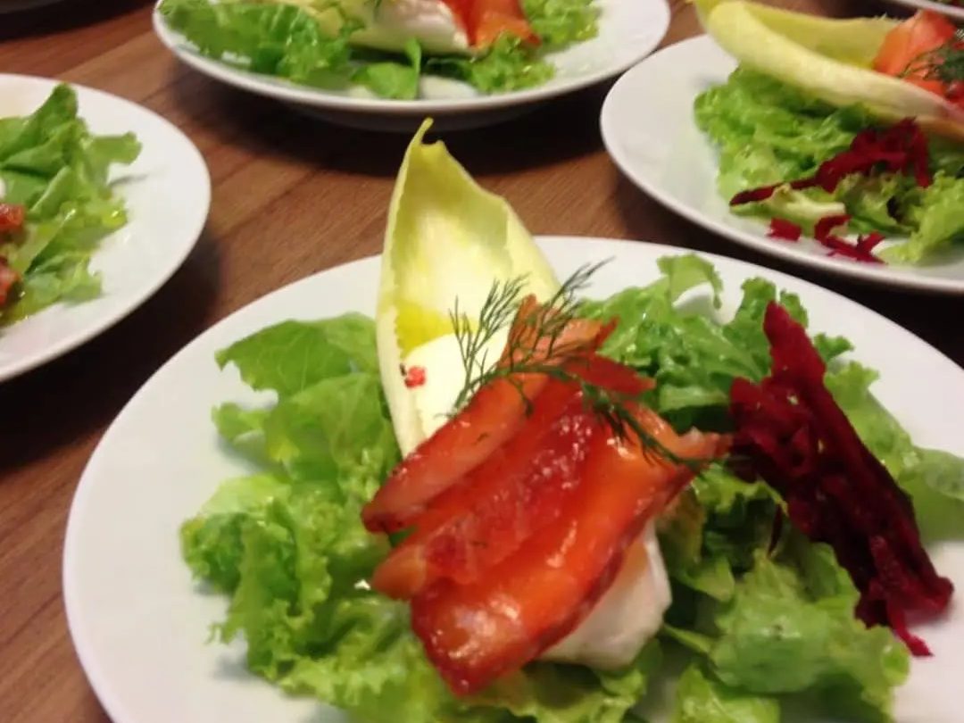 Salada nórdica. Servida com gravalax de salmão