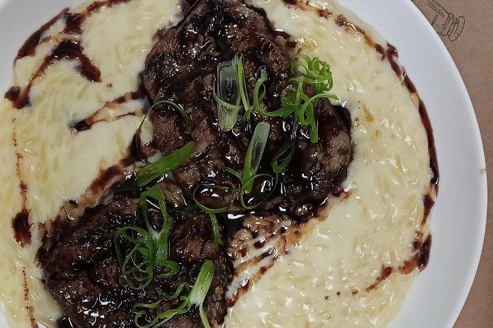 Filé mignon com risoni de parmesão e redução de vinho. por Caio Ramos de Morgado